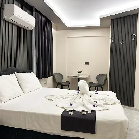 Marina Lora Sigacik Hotel *