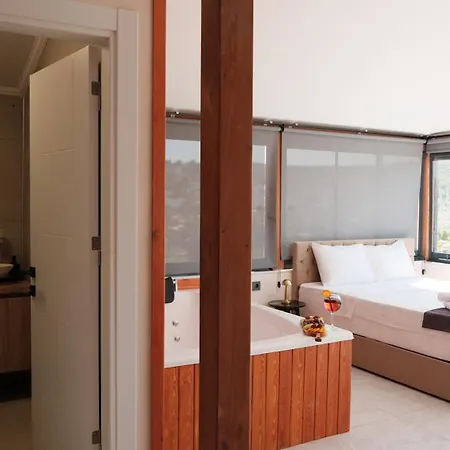 Marina Lora Sigacik Hotel *